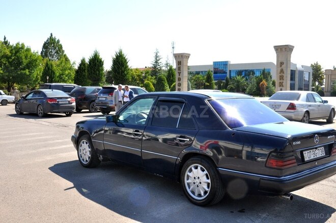 Mercedes E 200 1993, 336,000 km - 2.0 l - Saatlı