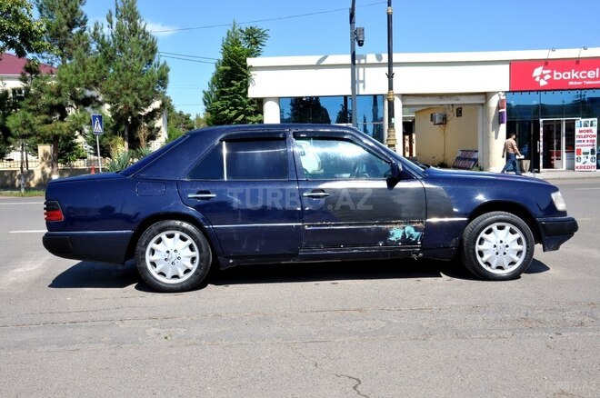 Mercedes E 200 1993, 336,000 km - 2.0 l - Saatlı