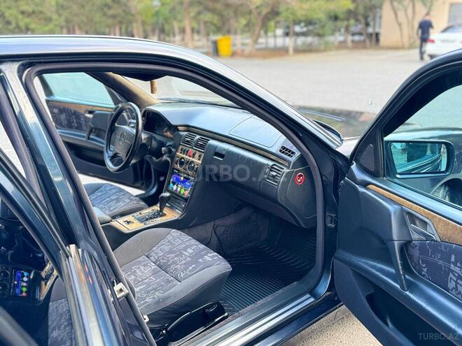 Mercedes E 280 1999, 327,944 km - 2.8 l - Sumqayıt