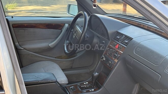 Mercedes C 200 1999, 266,000 km - 2.0 l - Bakı