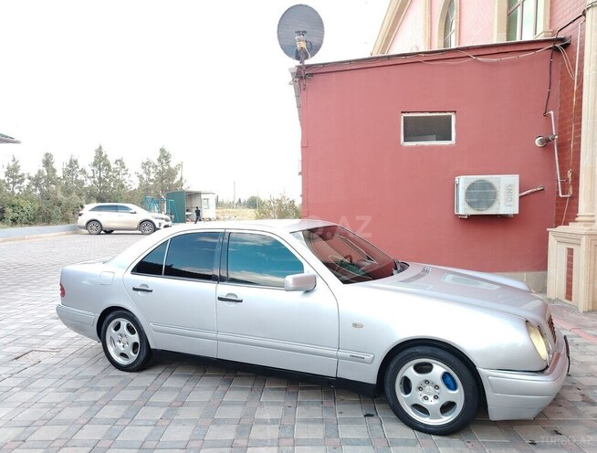 Mercedes E 220 1999, 318,312 km - 2.2 l - Şirvan
