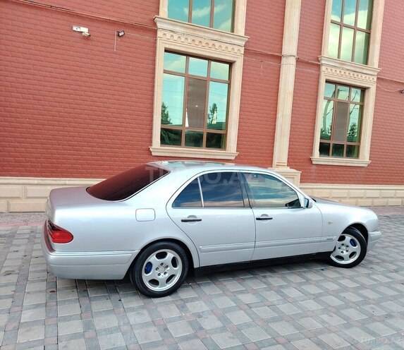 Mercedes E 220 1999, 318,312 km - 2.2 l - Şirvan