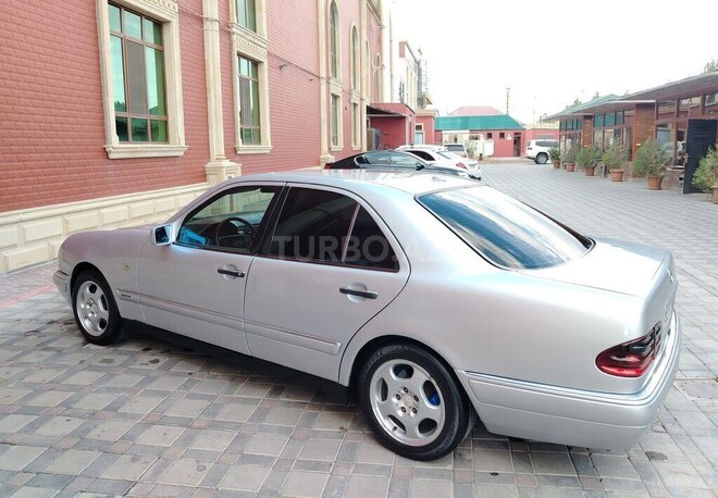 Mercedes E 220 1999, 318,312 km - 2.2 l - Şirvan
