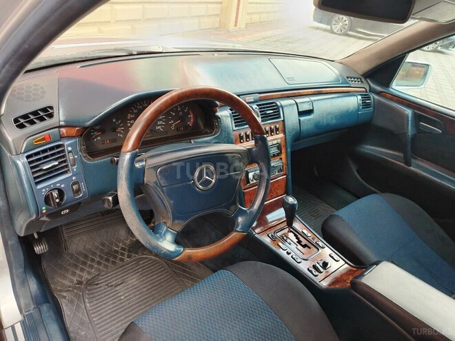 Mercedes E 220 1999, 318,312 km - 2.2 l - Şirvan