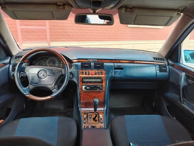 Mercedes E 220 1999, 318,312 km - 2.2 l - Şirvan