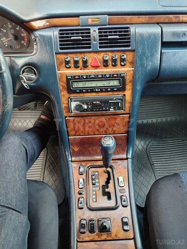 Mercedes E 220 1999, 318,312 km - 2.2 l - Şirvan