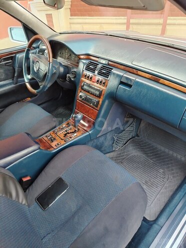 Mercedes E 220 1999, 318,312 km - 2.2 l - Şirvan