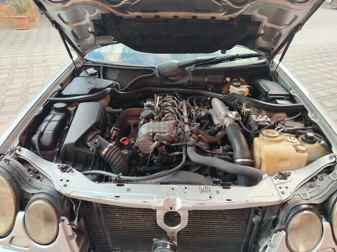 Mercedes E 220 1999, 318,312 km - 2.2 l - Şirvan