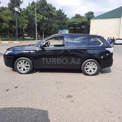 Mitsubishi Outlander-2