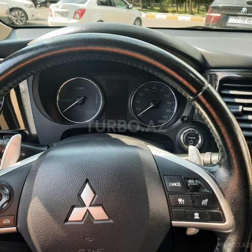 Mitsubishi Outlander-8
