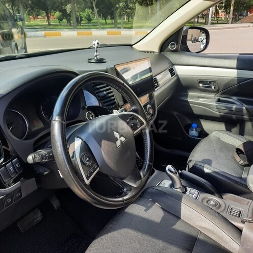 Mitsubishi Outlander-5