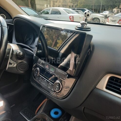 Mitsubishi Outlander-11