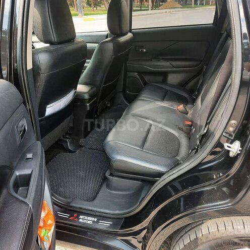 Mitsubishi Outlander-19