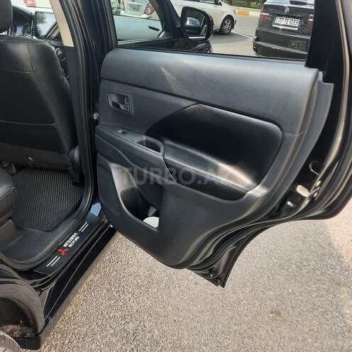 Mitsubishi Outlander-20