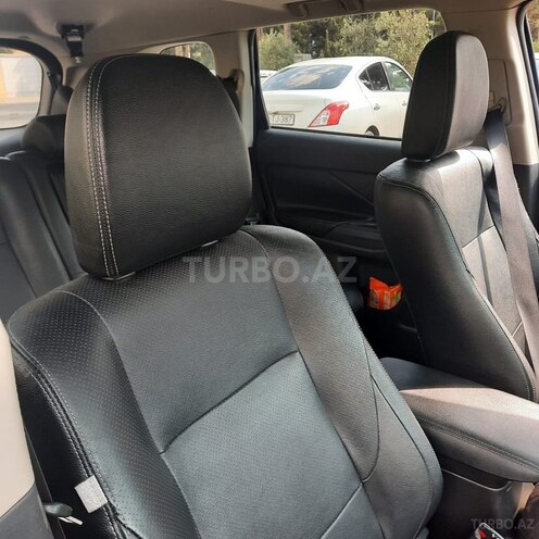 Mitsubishi Outlander-21