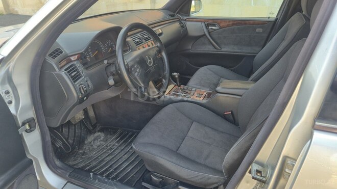 Mercedes E 240 1999, 309,235 km - 2.4 l - Sabirabad