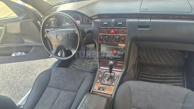 Mercedes E 240 1999, 309,235 km - 2.4 l - Sabirabad