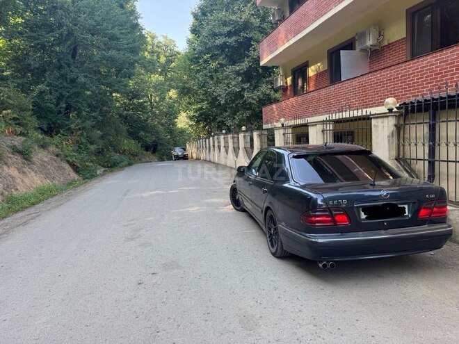 Mercedes E 270 2001, 404,000 km - 2.7 l - Bakı