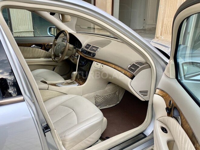 Mercedes E 320 2004, 266,000 km - 3.2 l - Bakı