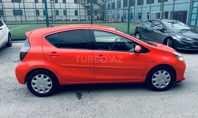 Toyota Prius C 2013, 198,000 km - 1.5 l - Bakı