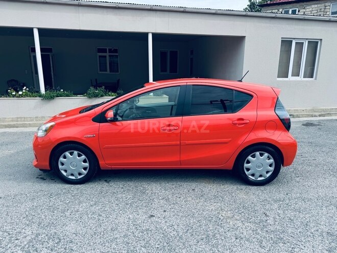 Toyota Prius C 2013, 198,000 km - 1.5 l - Bakı