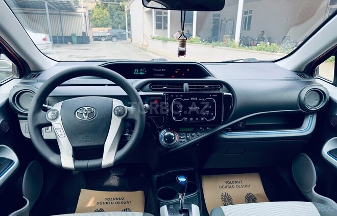 Toyota Prius C 2013, 198,000 km - 1.5 l - Bakı