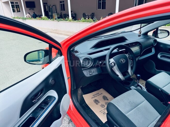 Toyota Prius C 2013, 198,000 km - 1.5 l - Bakı