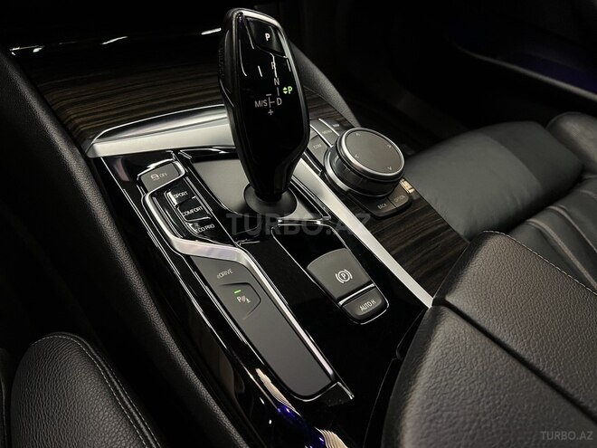 BMW 530e-16