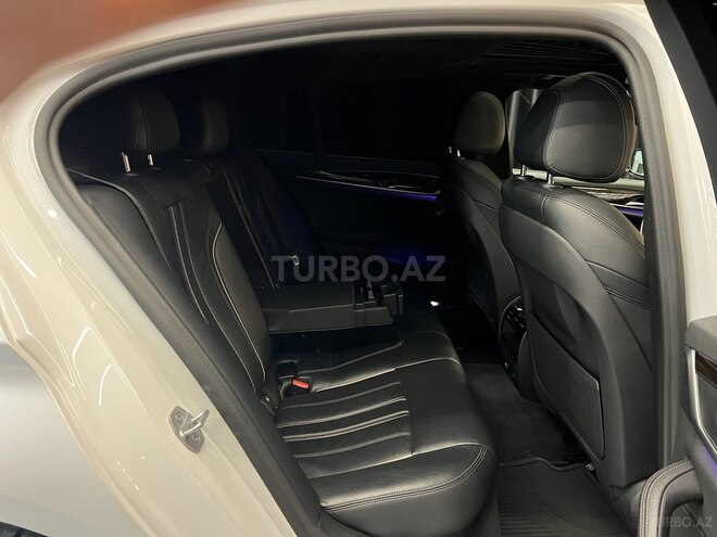 BMW 530e-10