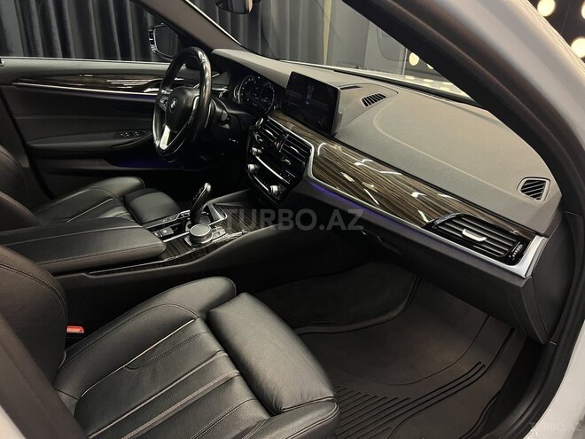BMW 530e-12