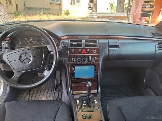 Mercedes E 220 1997, 355,000 km - 2.2 l - Bakı