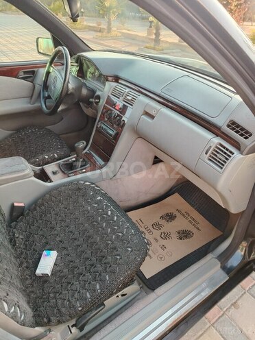 Mercedes E 200 1996, 318,261 km - 2.0 l - Şirvan