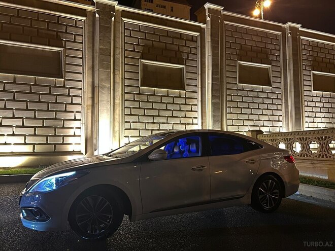 Hyundai Grandeur 2015, 217,000 km - 2.0 л - Bakı