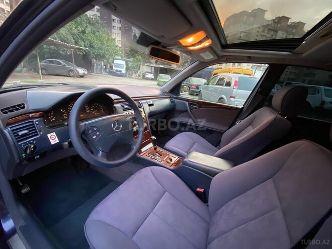 Mercedes E 240 1999, 249,000 km - 2.6 l - Bakı