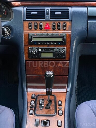 Mercedes E 240 1999, 249,000 km - 2.6 l - Bakı