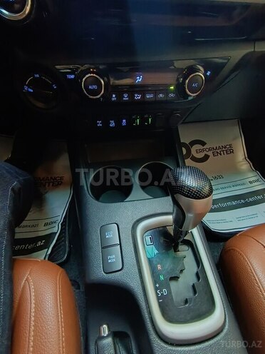 Toyota Hilux 2019, 63,700 km - 2.8 l - Bakı
