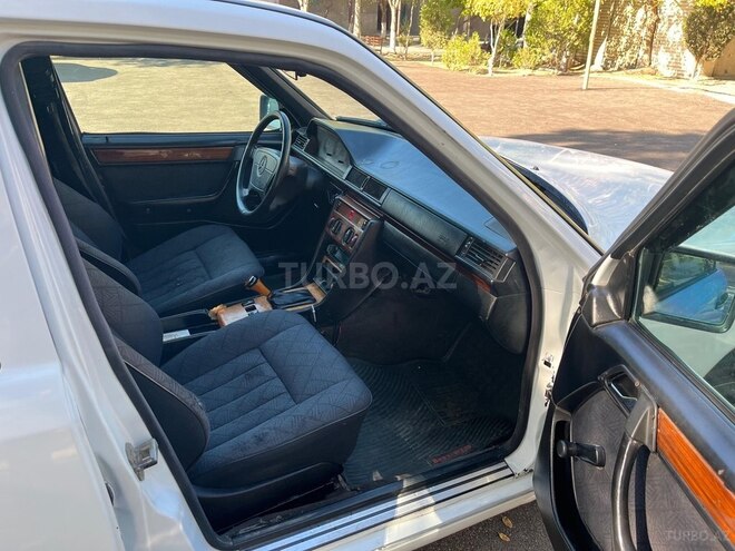 Mercedes E 200 1995, 250,000 km - 2.0 l - Bakı