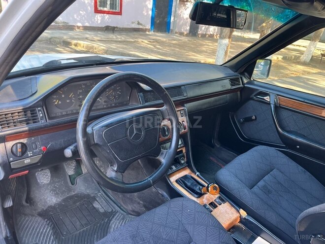 Mercedes E 200 1995, 250,000 km - 2.0 l - Bakı
