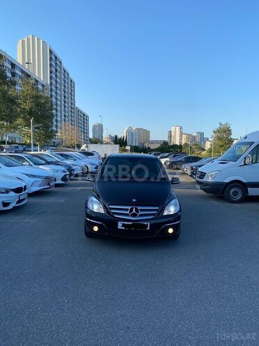Mercedes B 180 2011, 104,000 km - 1.7 л - Bakı