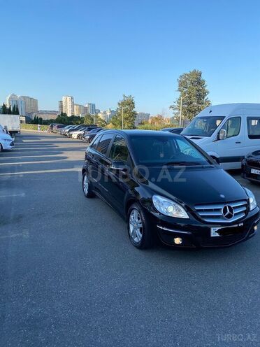 Mercedes B 180 2011, 104,000 km - 1.7 л - Bakı