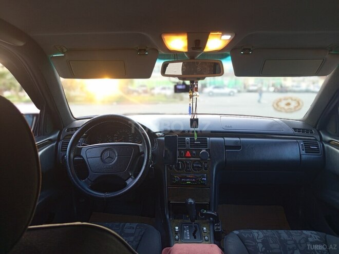 Mercedes E 200 1996, 330,000 km - 2.0 л - Şirvan