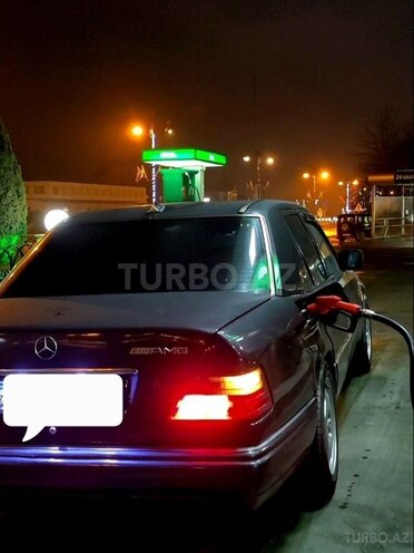 Mercedes E 220 1993, 255,000 km - 2.2 л - Quba