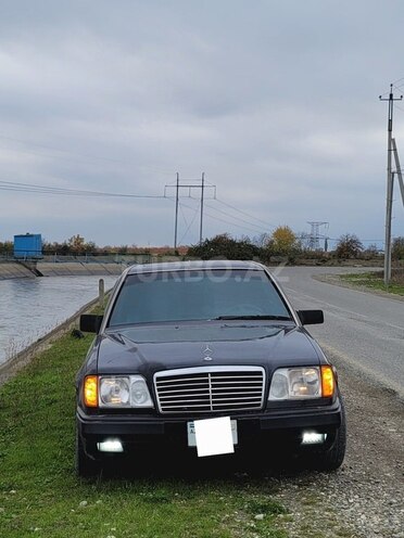 Mercedes E 220 1993, 255,000 km - 2.2 л - Quba