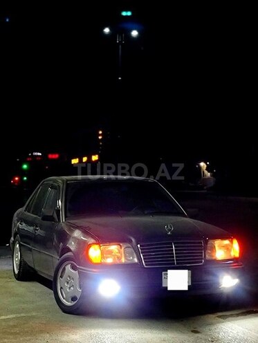 Mercedes E 220 1993, 255,000 km - 2.2 л - Quba