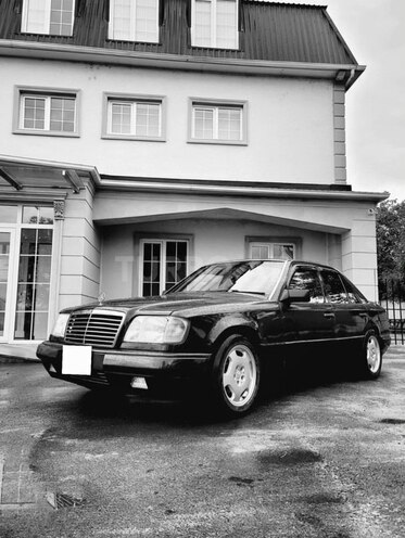 Mercedes E 220 1993, 255,000 km - 2.2 л - Quba