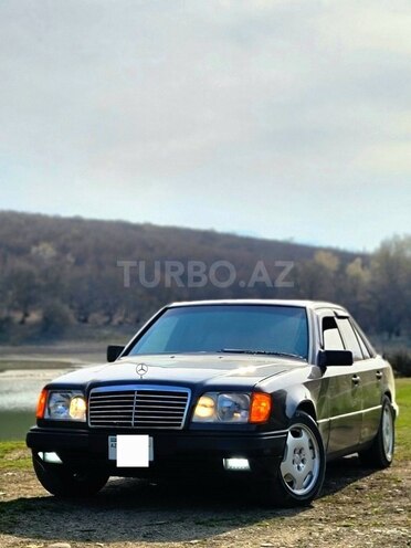 Mercedes E 220 1993, 255,000 km - 2.2 л - Quba
