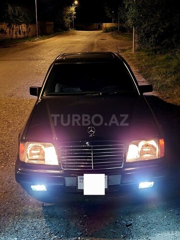 Mercedes E 220 1993, 255,000 km - 2.2 л - Quba