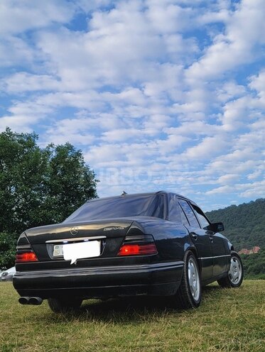 Mercedes E 220 1993, 255,000 km - 2.2 л - Quba