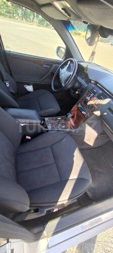 Mercedes E 270 2001, 378,000 km - 2.7 l - Qəbələ