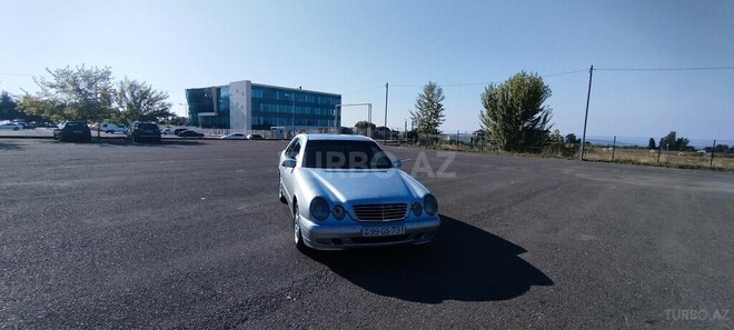 Mercedes E 270 2001, 378,000 km - 2.7 l - Qəbələ